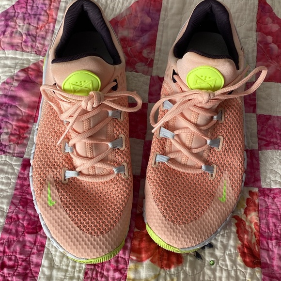 🍑🤍Women’s Nike Metcon size 10.5 - Picture 8 of 10